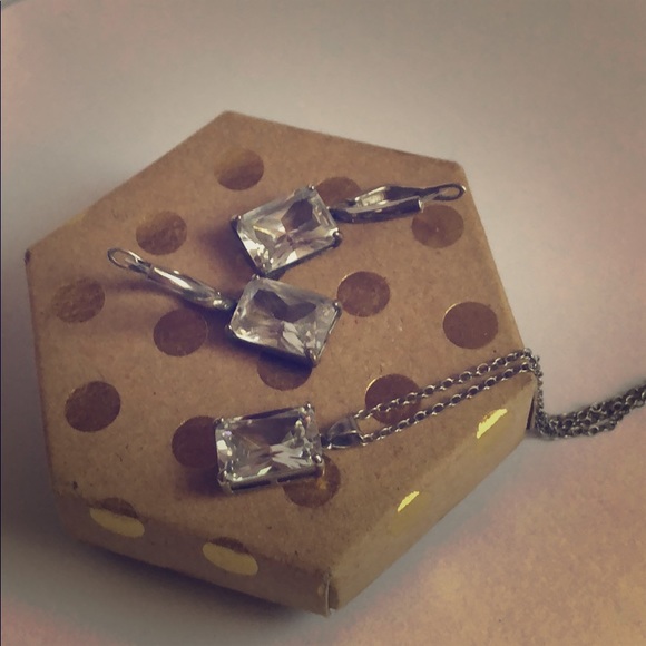 Jewelry - Earrings and pendant set Jewelry - Earrings and pendant set